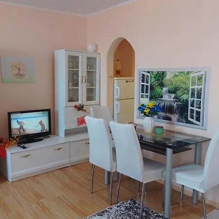 студио свежест Appartamento Pomorie